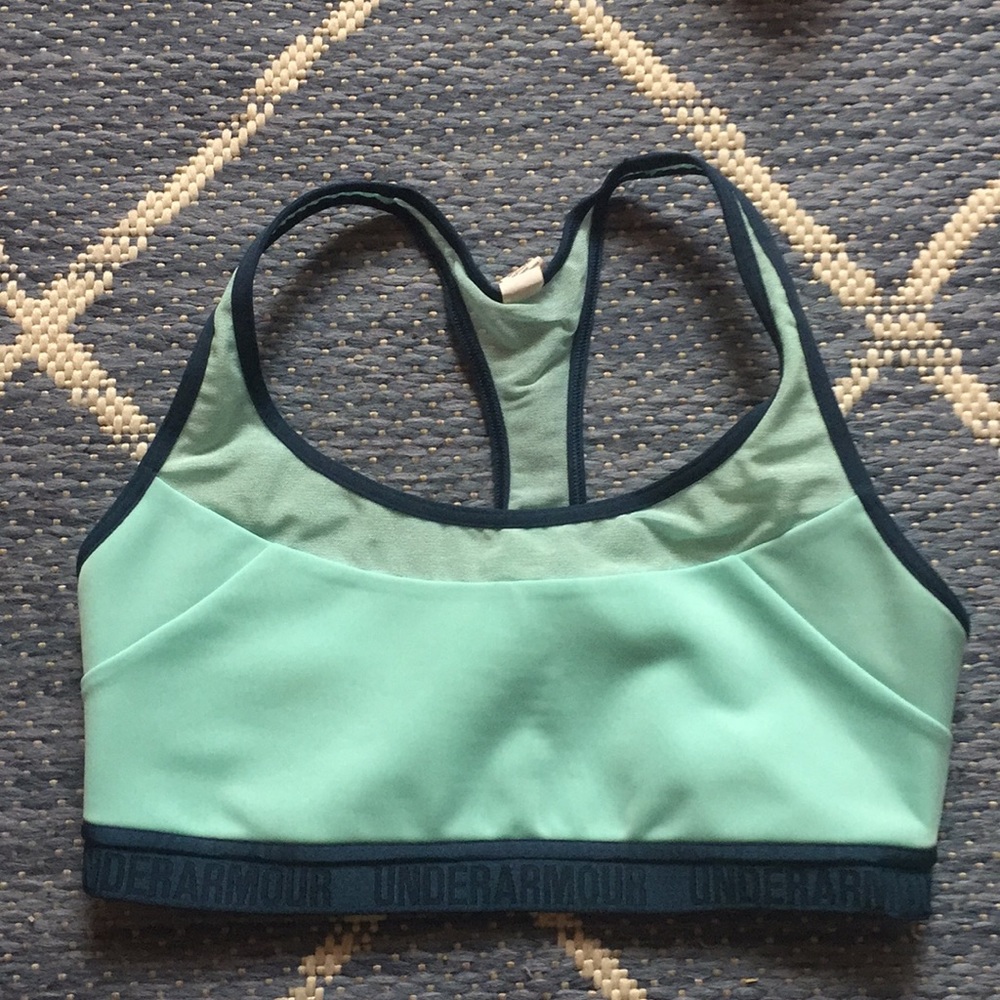 Women's under armour sports bra size small